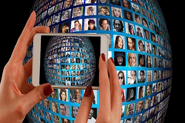 A Social World How Social Media Affects Us (4)